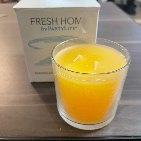 PARTY LITE Juicy Clementine Scented Candle 2 Wick Glass Jar - Picture 6 of 7